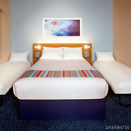 Travelodge Battersea Londen Buitenkant foto