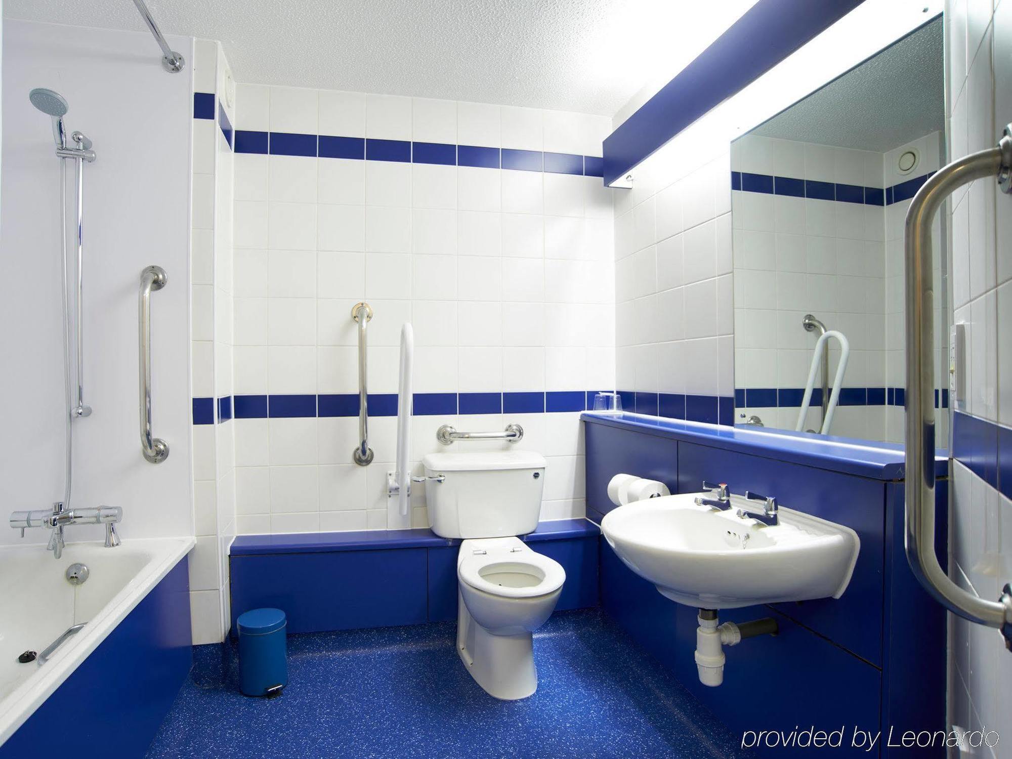 Travelodge Battersea Londen Buitenkant foto